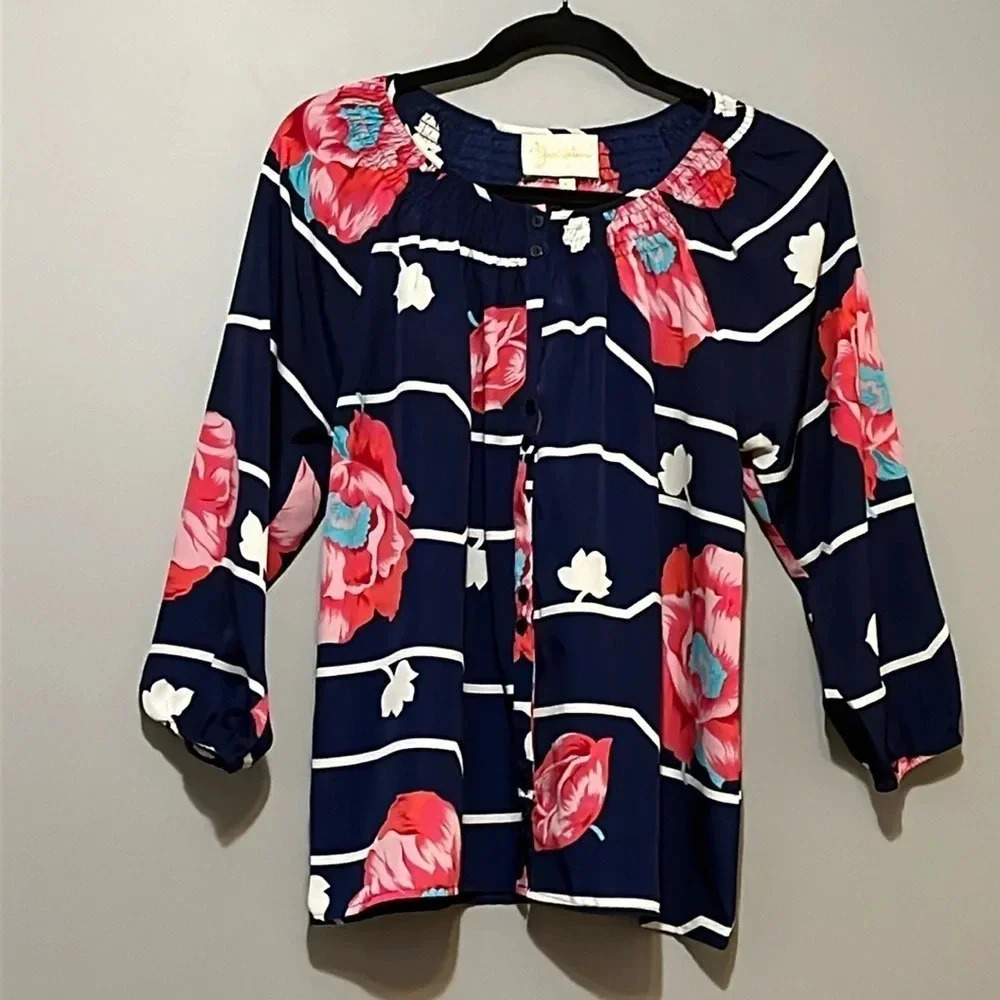 Yumi Kim |‎ Navy Floral blouse 3/4 sleeves Women’s size M button up Clearance